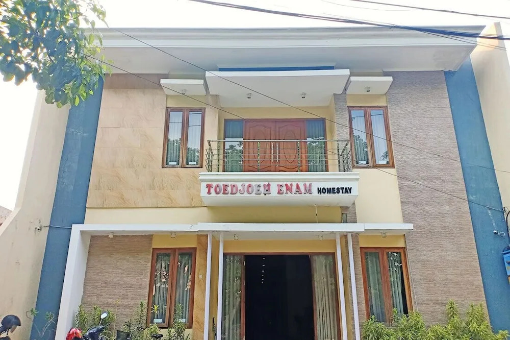 TwoSpaces Living at Toedjoeh Enam Homestay Syariah