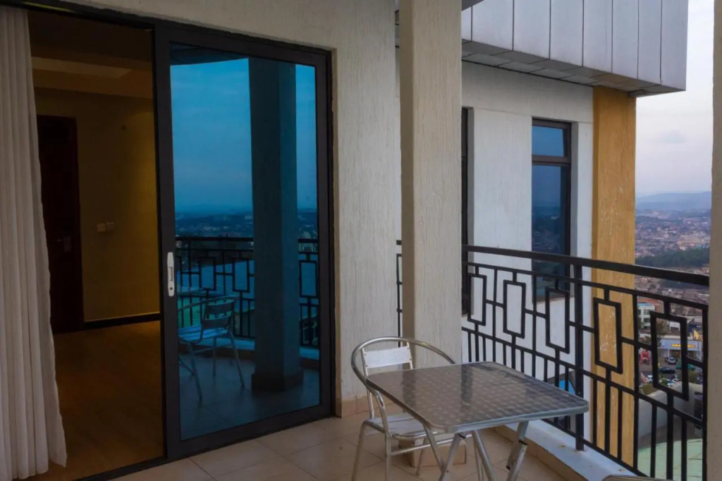 Tropical Plaza Apartments