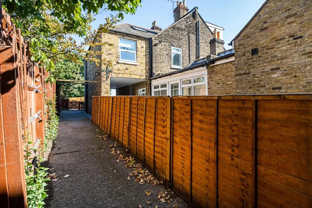 South Woodford 2 Bed En-Suite House