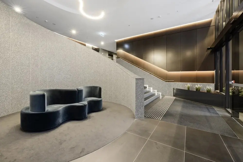 Bright 2-bed Flat With Cityside Charm