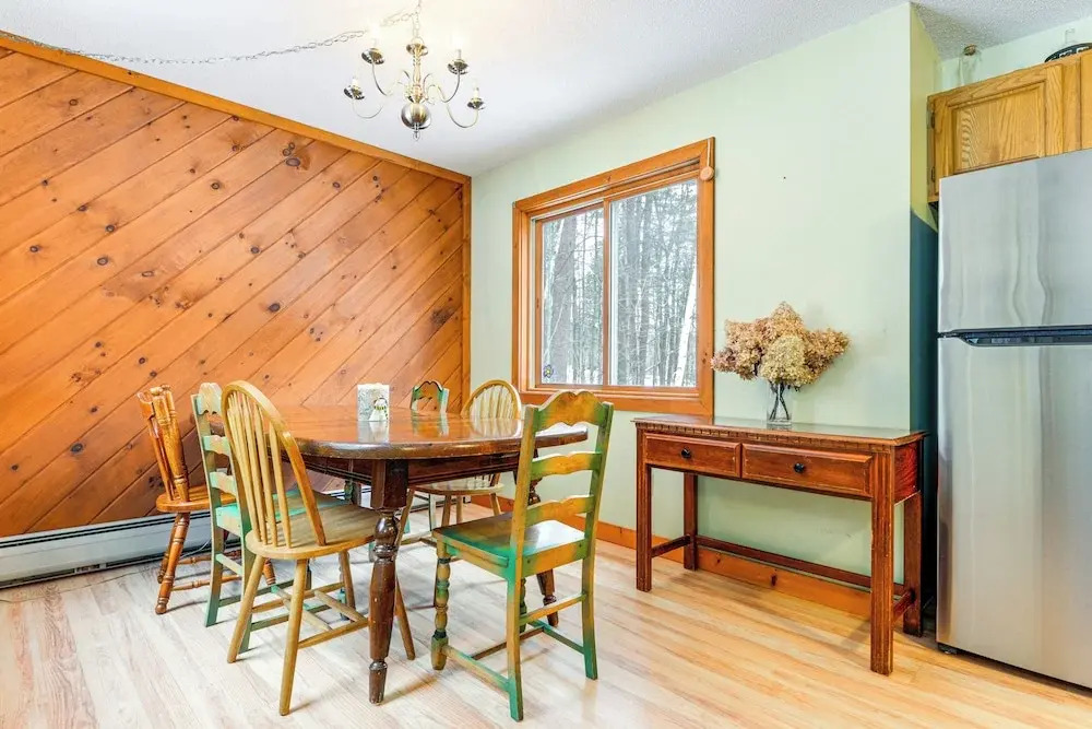 7 Mi to Mt Snow Resort: Family Home w/ Fire Pit!