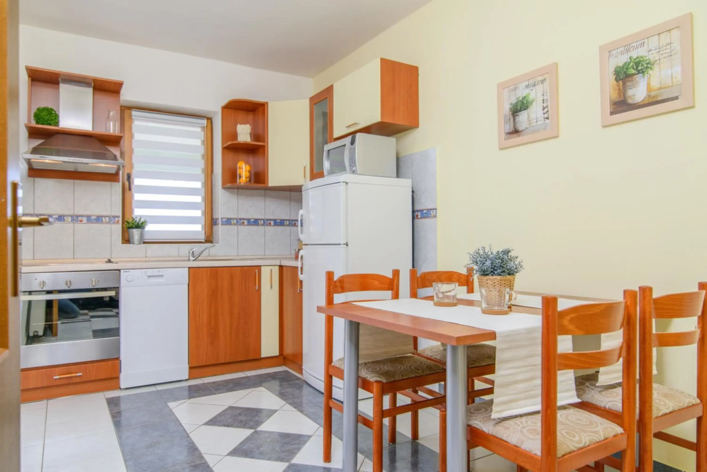 Family-friendly apartments with swimming pool Okrug Gornji, Ciovo - 18827