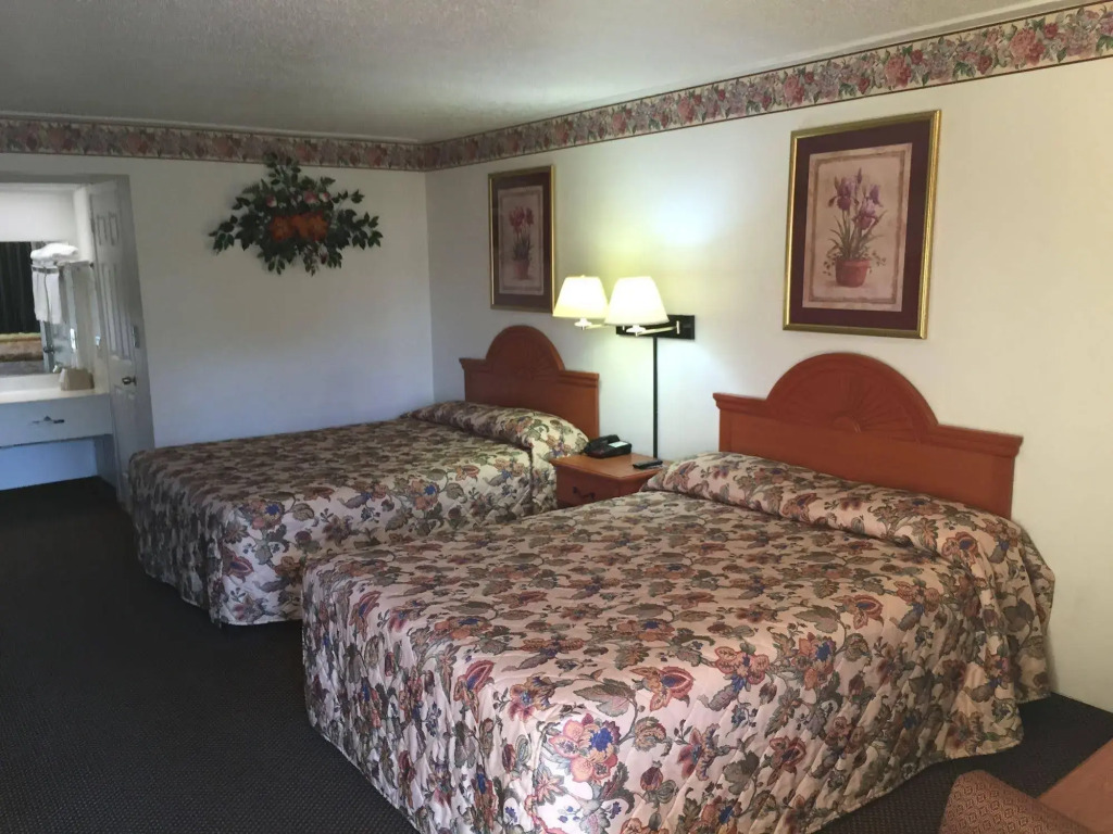 Driftwood Inn - Lake City