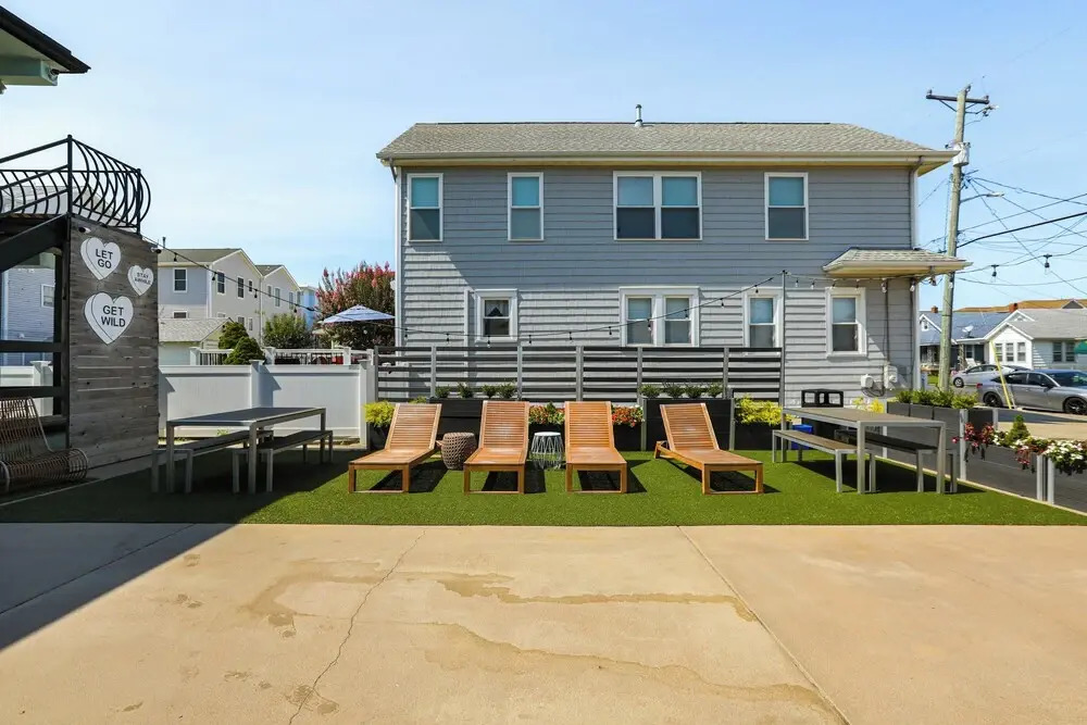 Wildwood Condo: Community Pool, Walk to Beach!