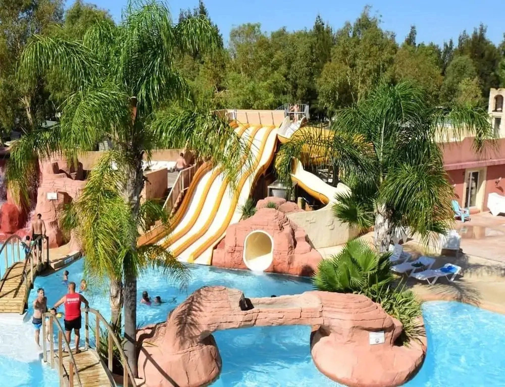 Compact Beachside Family Home for 4
