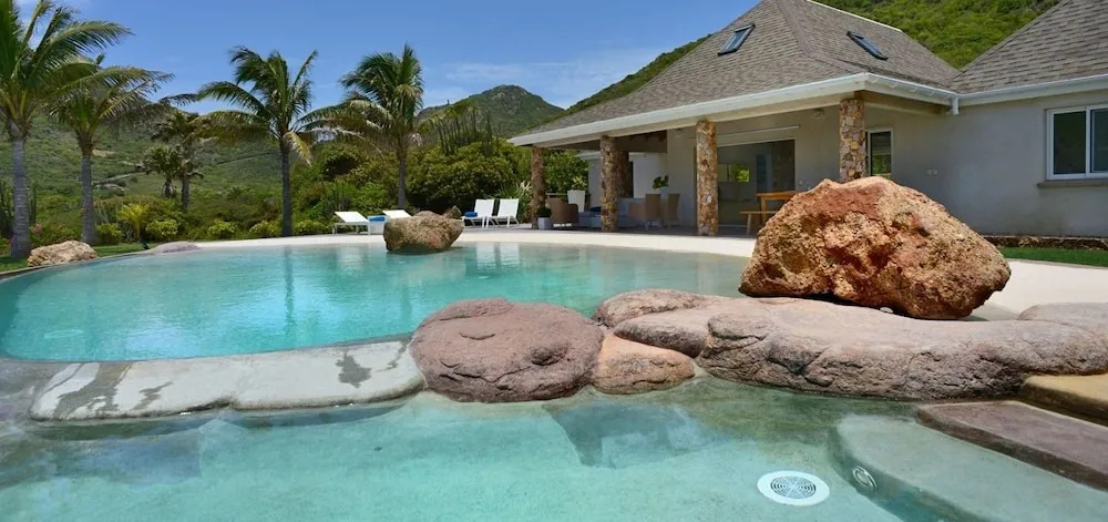 Villa La Roche Dans L'eau