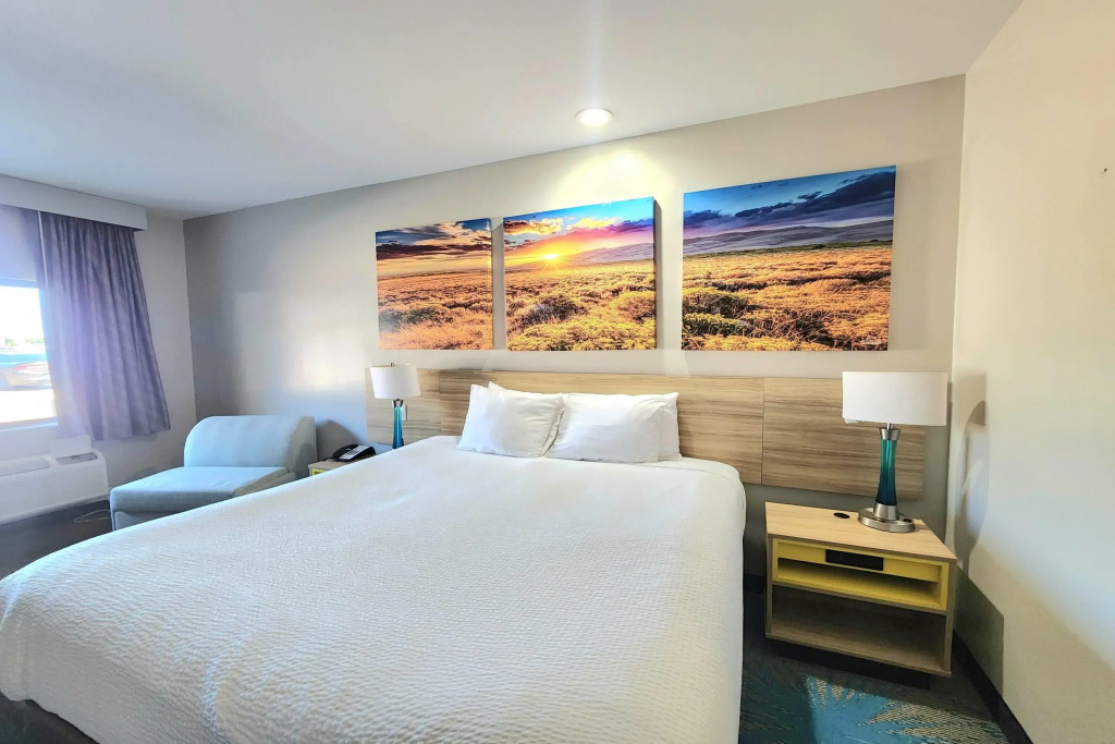 Days Inn & Suites by Wyndham Katy