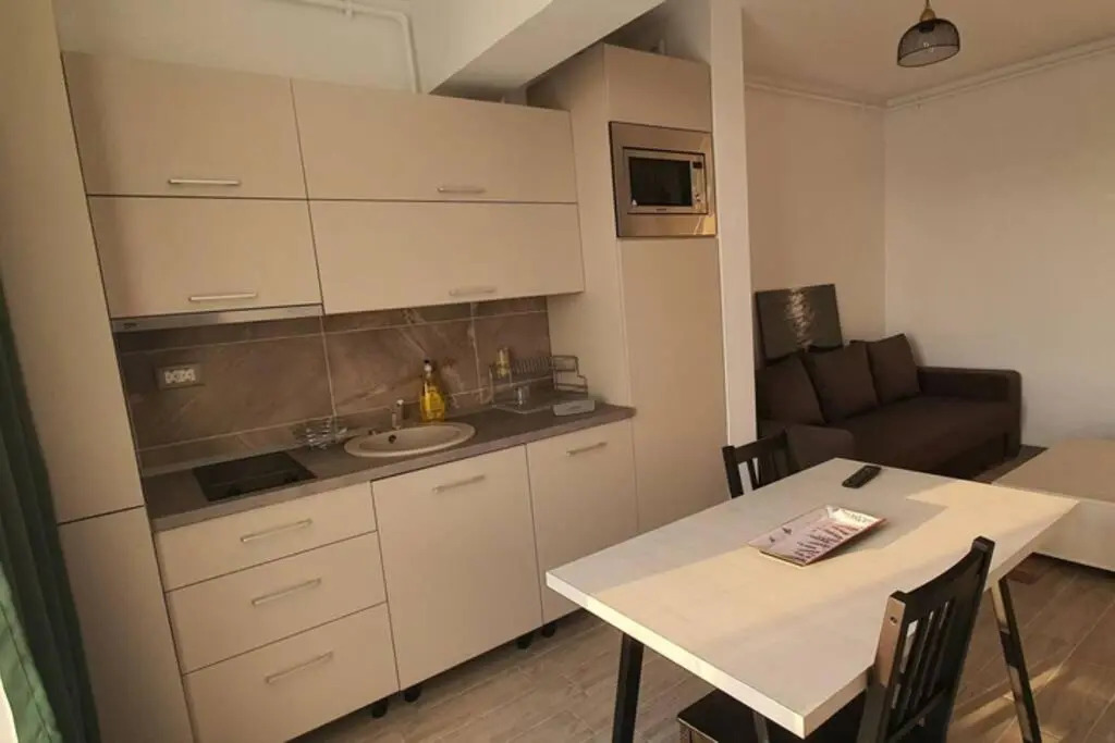 On Beach-Mamaia Residence