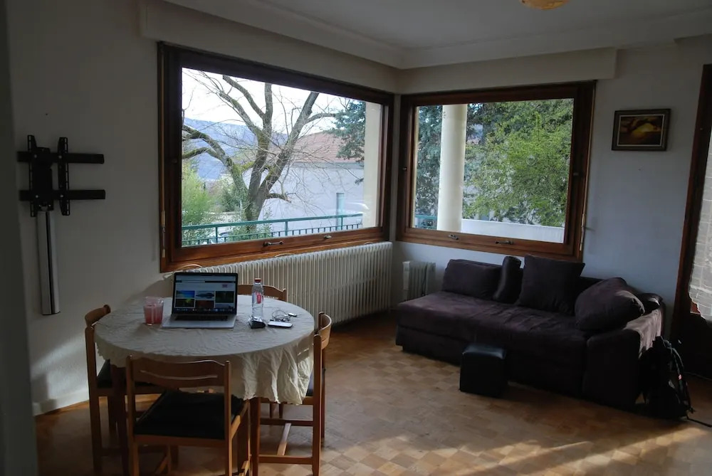 Comfy home for group and family. Wonderful view!