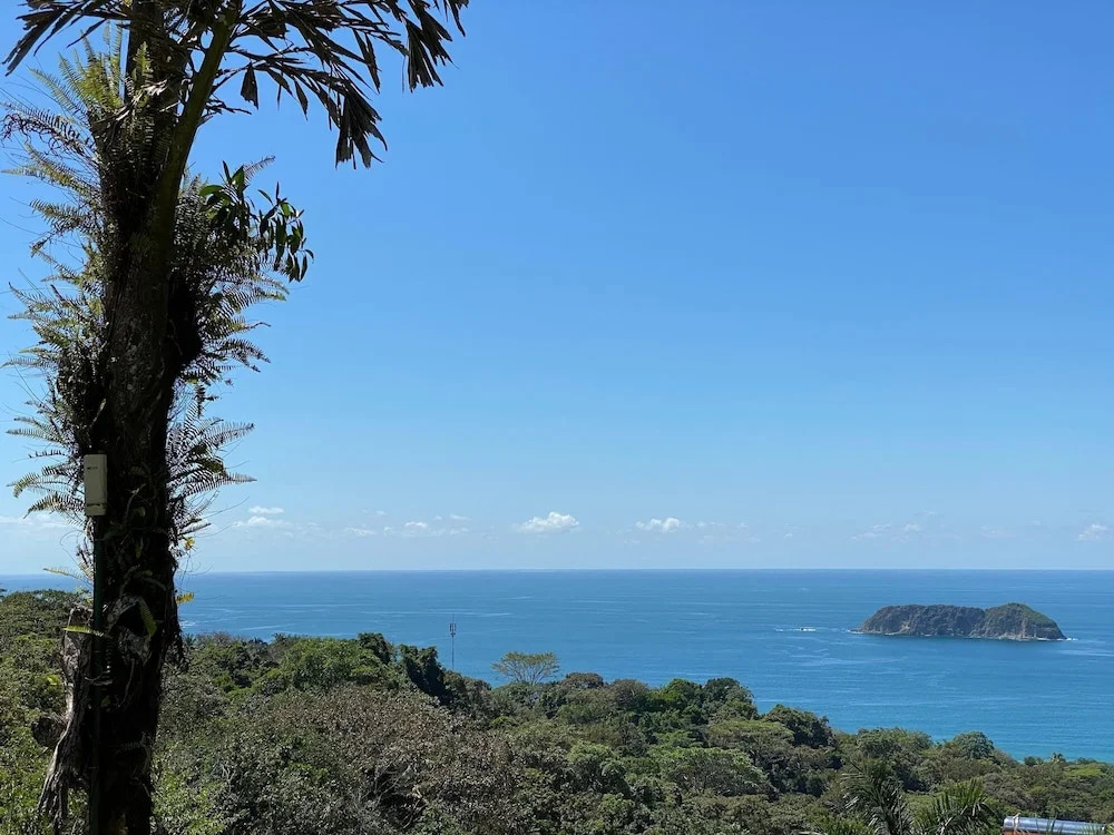 Villa Roca Boutique Resort & Suites