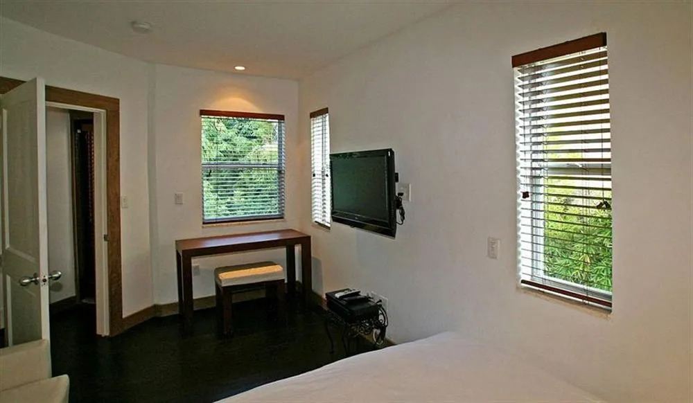 SeaStays- South Beach Apartments