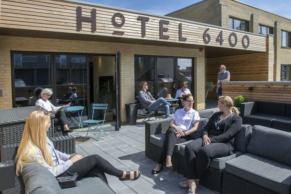 Hotel 6400