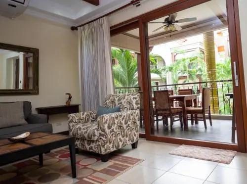 Luxury pool view beach access M16