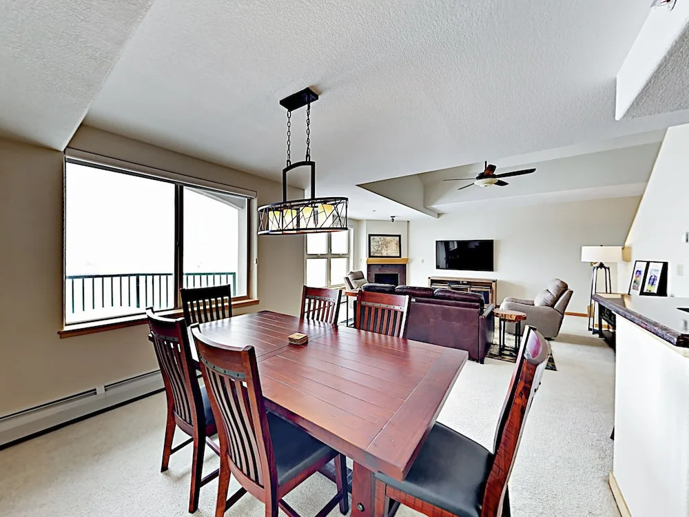 Lakepoint #708 - 3 Br Condo