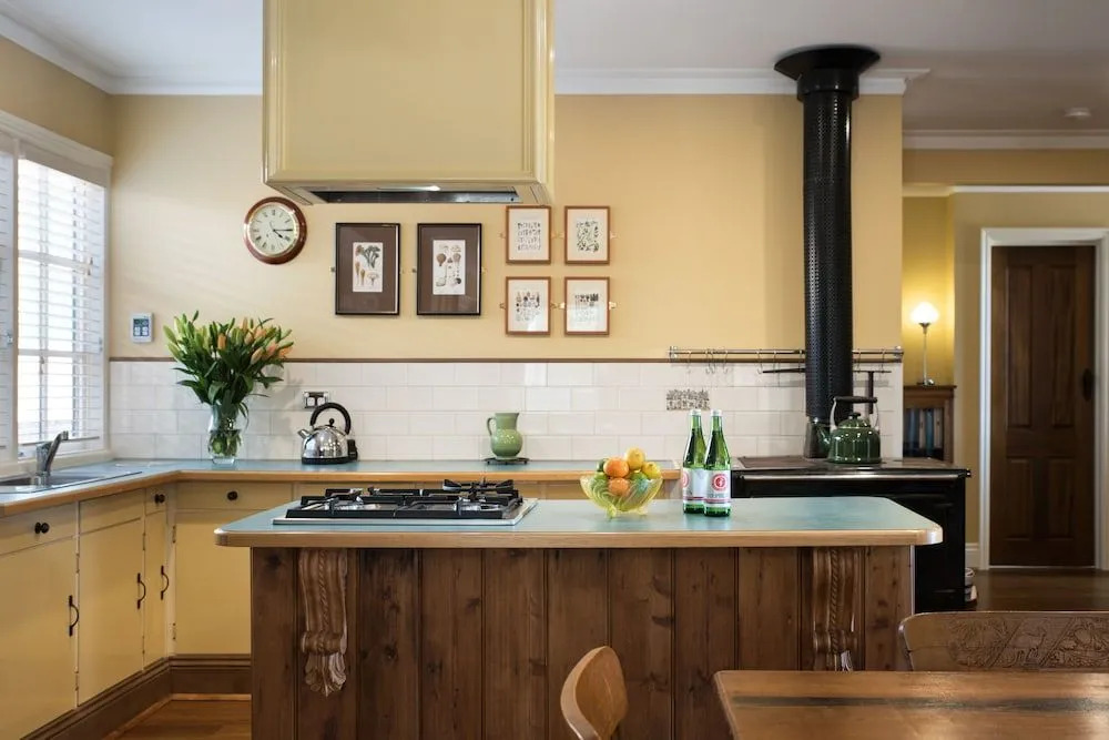 Gladville- old world charm with stunning views