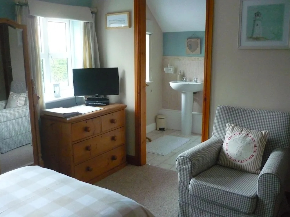 White Cottage Bed and Breakfast
