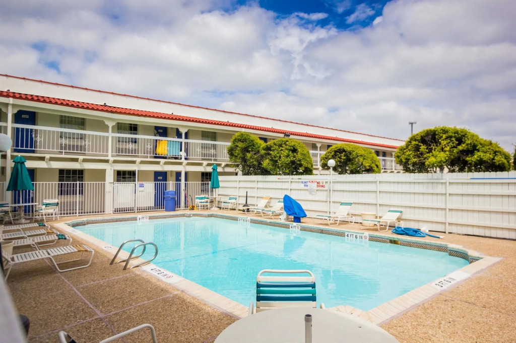 Motel 6-Austin, TX - Midtown