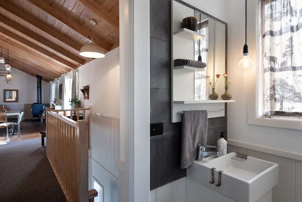 Hepburn Pool House
