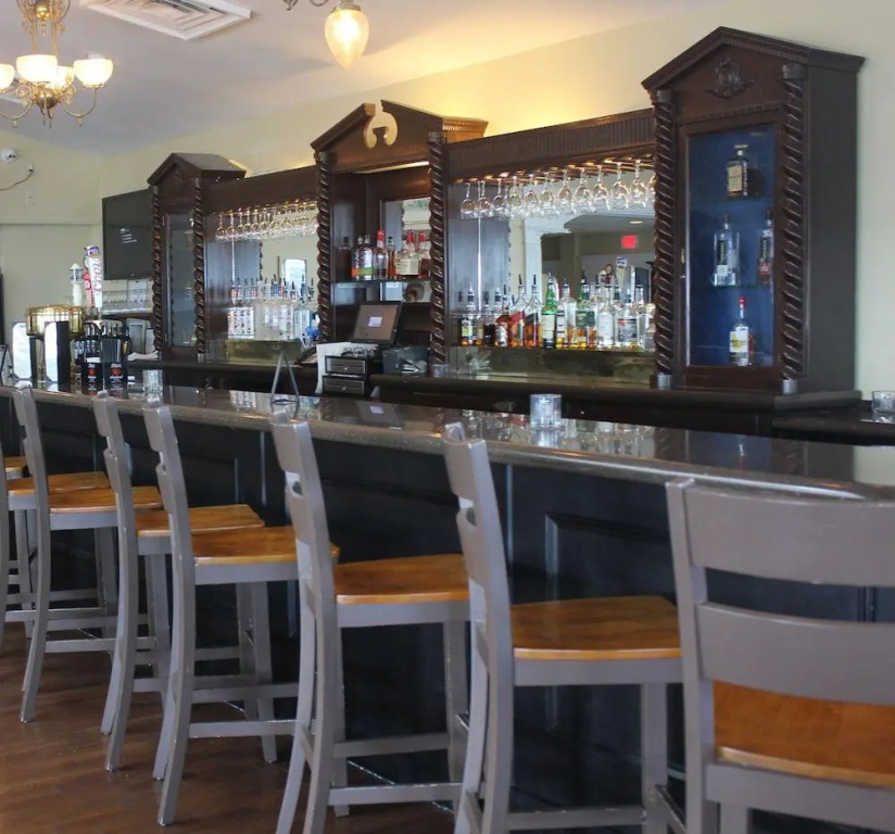 Tavern on the Bay Hotel & Marina