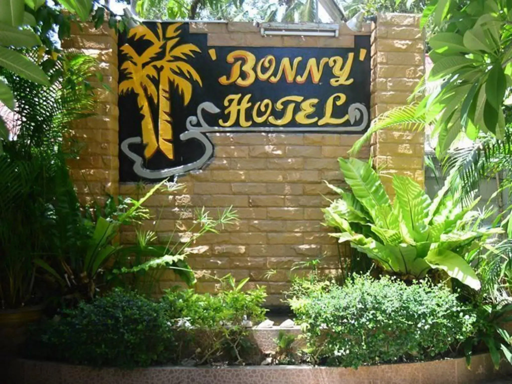 Bonny Hotel 4 Floors No Elevator 8AM-9PM