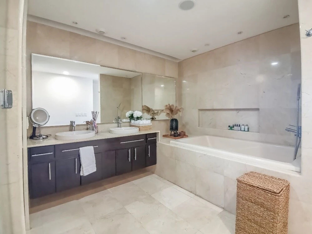 Emerald Residential Tower and Spa