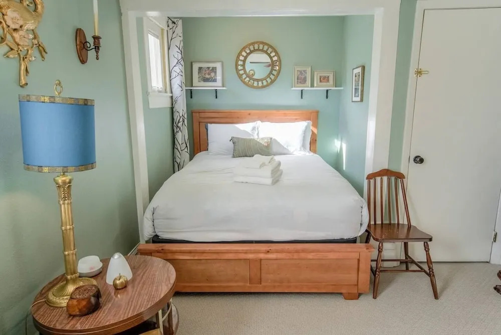 Pet Friendly 1900 Classic 3 Bedroom Value