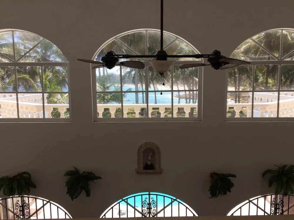 Baoba Breeze Bed & Breakfast- beachfront paradise