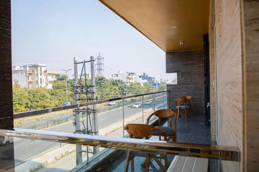 Dev Royale Hotel