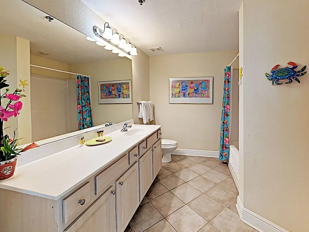 931 W Beach Blvd Condo by RedAwning