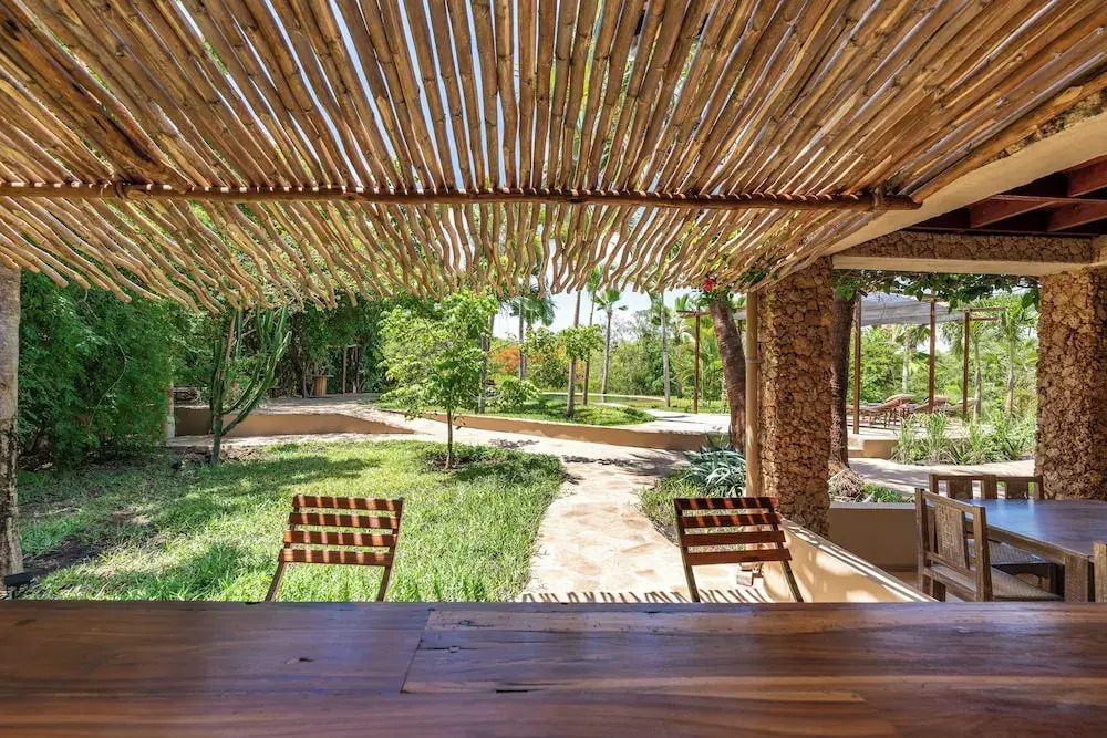 Tombo House