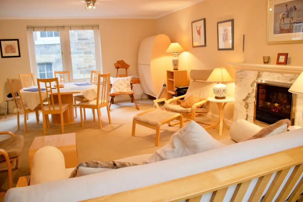 2 Bedroom Flat Accommodates 6 in Heart of Edinburgh