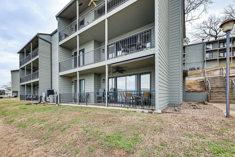 Hot Springs Condo on Lake Hamilton w/ Balcony!
