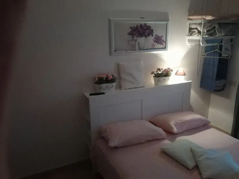 La Perla B & B Check in Time from h 20 pm till Midnight Orario check in da h 20 pm a mezzanotte