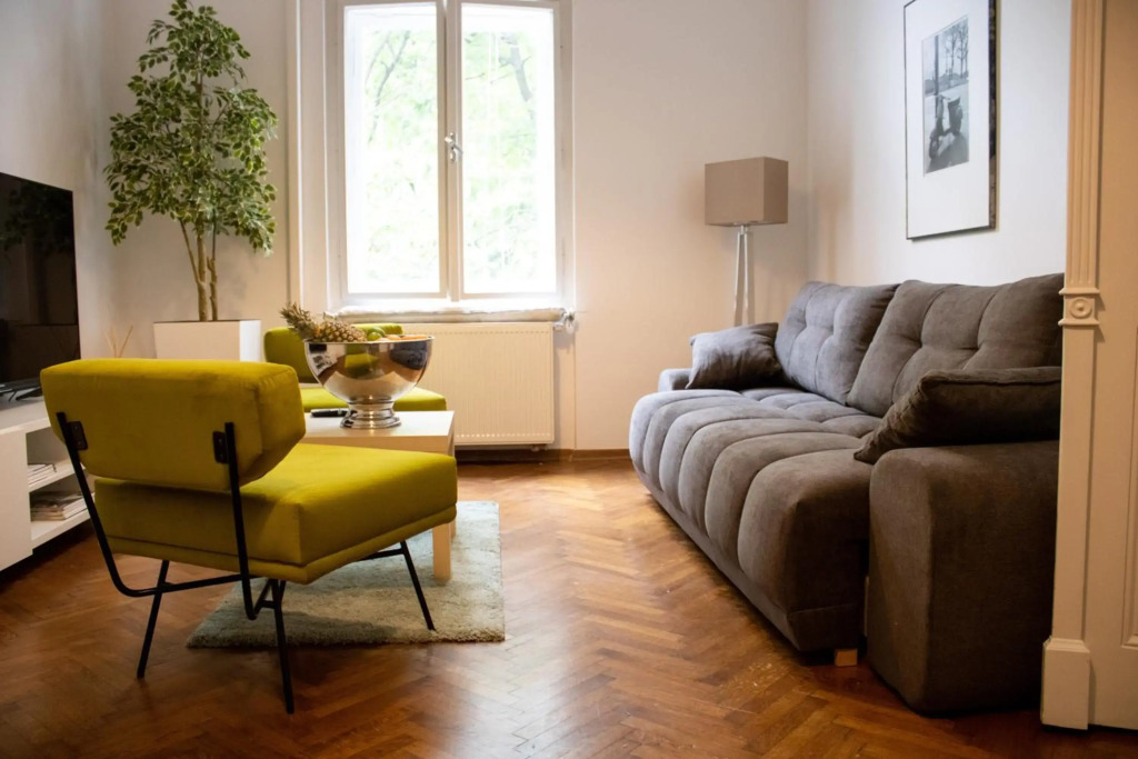 Main Street Apartment Mila