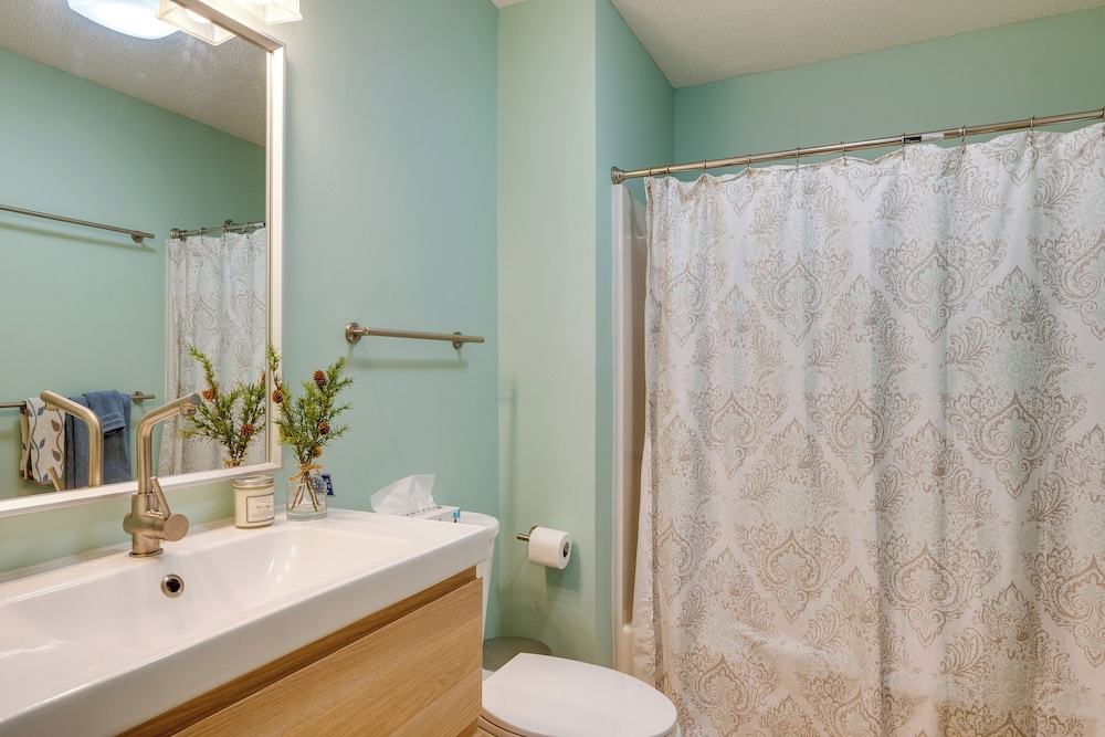 Lincoln Condo Rental w/ Shuttle Near Loon Mountain