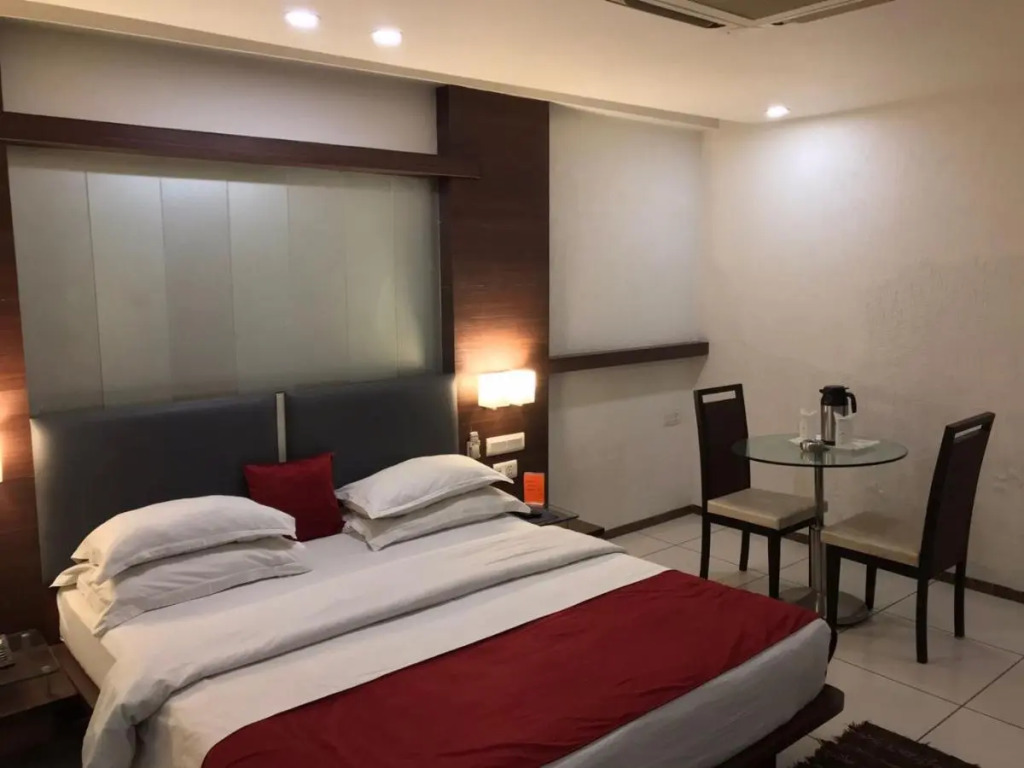 Pearl Hotel & Banquets