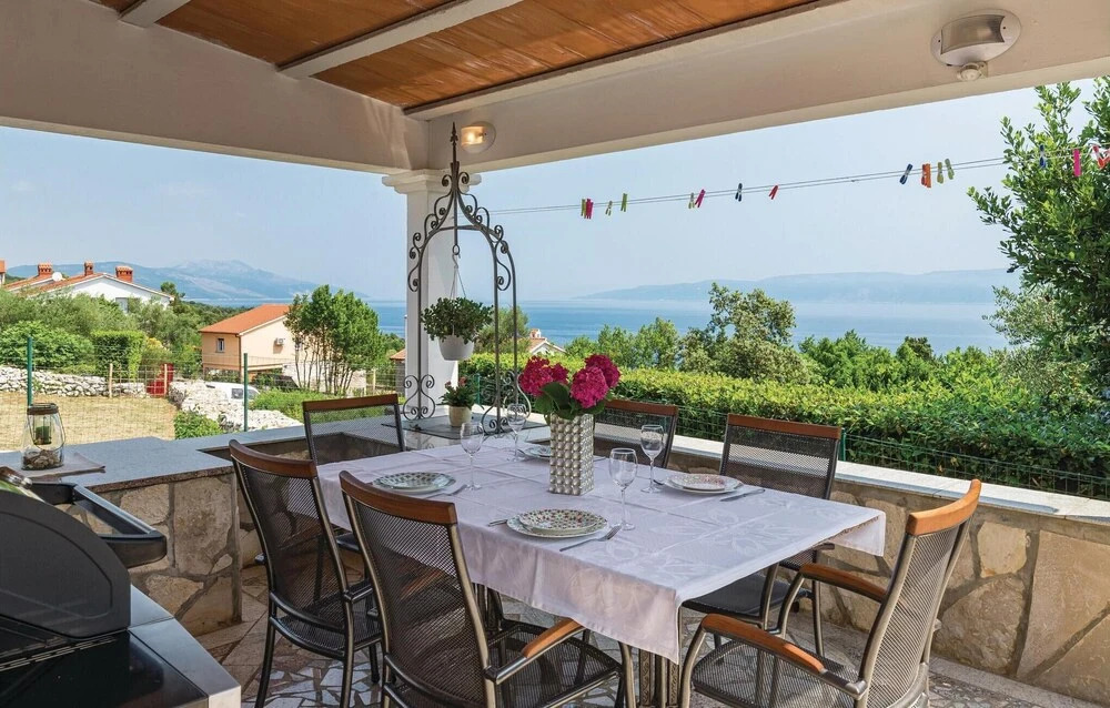 Amazing Home in Ravni with Hot Tub, WiFi & 1 Bedrooms