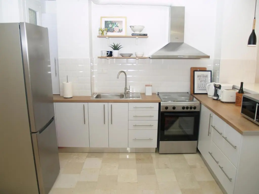 A Refreshed & Rich in Details Apartment in Piraeus (Passalimani - Marina Zeas)