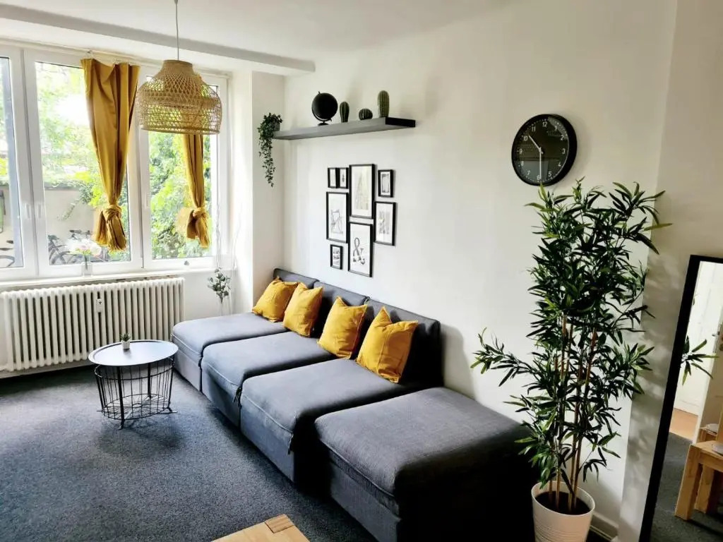 Spacious Apartment for 10 in great location
