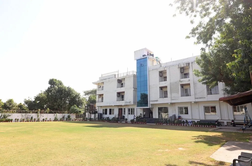 OYO 24123 Maha Nandini Resort
