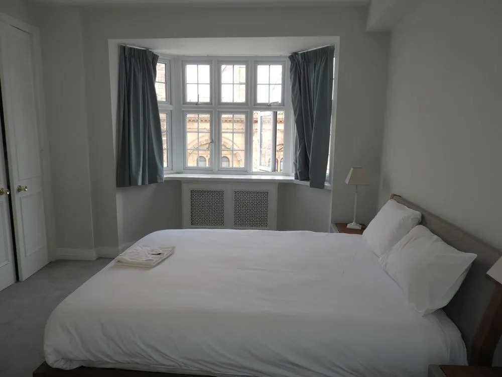 2 Beds Harrods Apartments