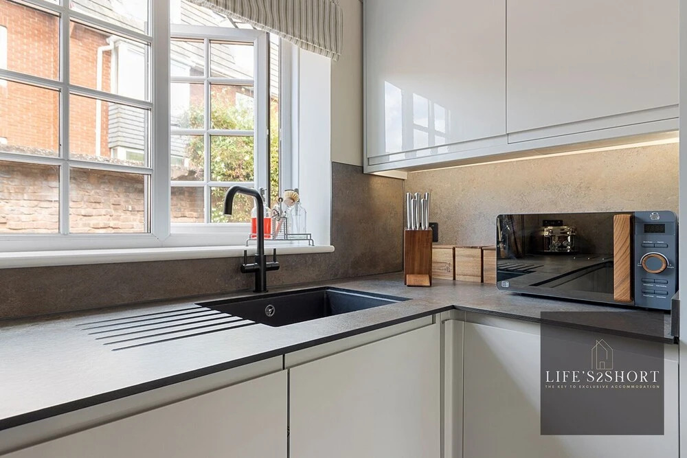 11 Friernhay Court