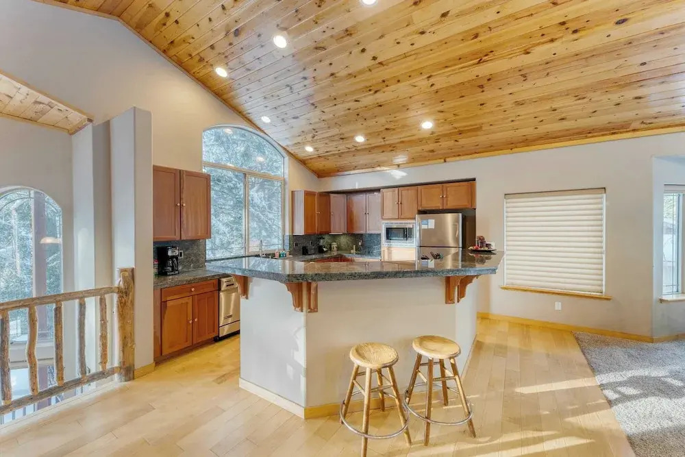 Cherry Hills Spacious Tahoe Cabin With Deck Fireplace Open Interiors