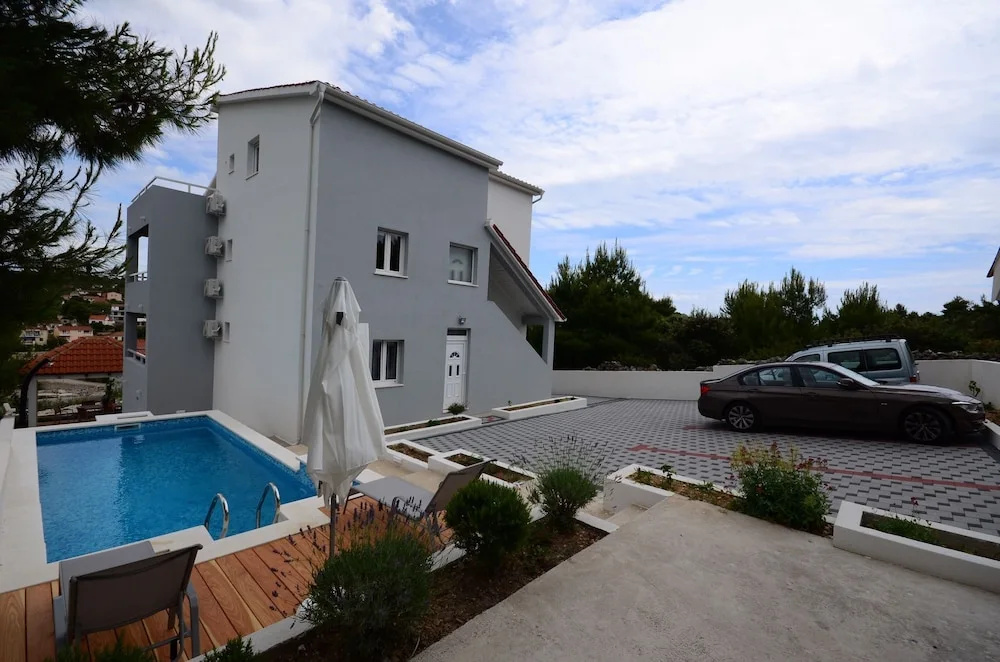 Villa With 6 Bedrooms in Ražanj, With Wonderful sea View, Private Pool