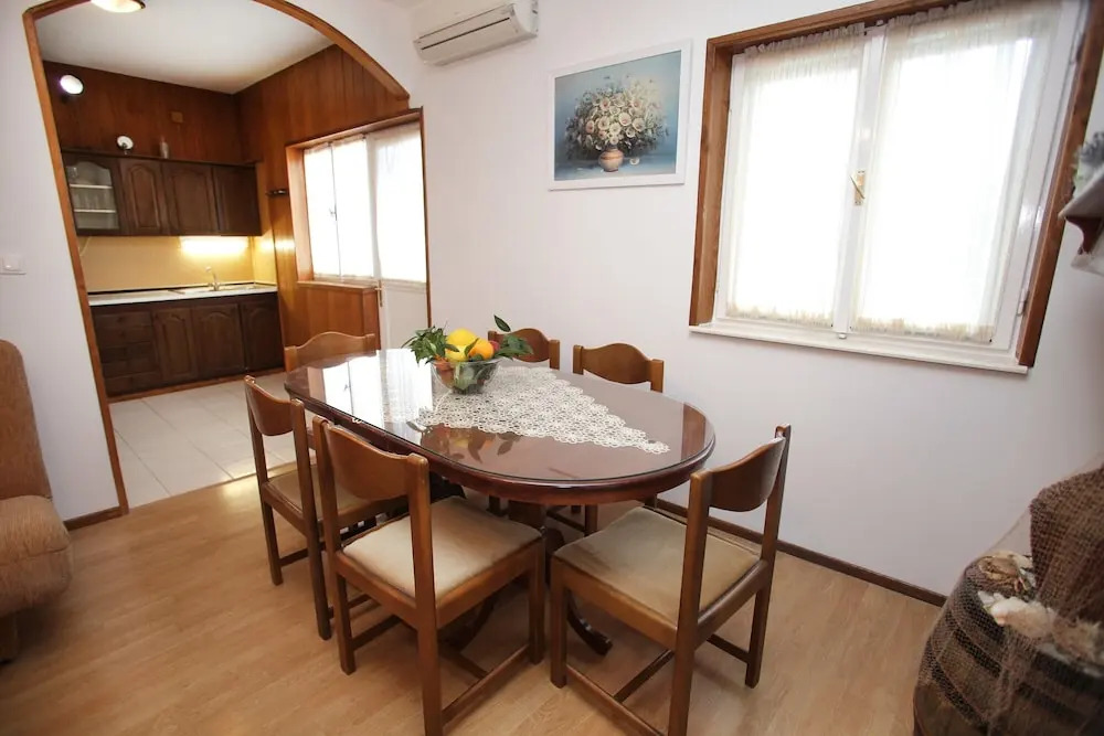 Large Apartment w. big Terrace, Next to the Beach
