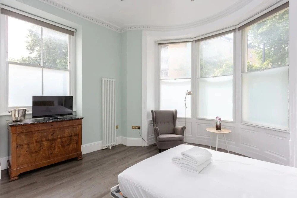 Chic, Newly Renovated Studio Apartment in Angel