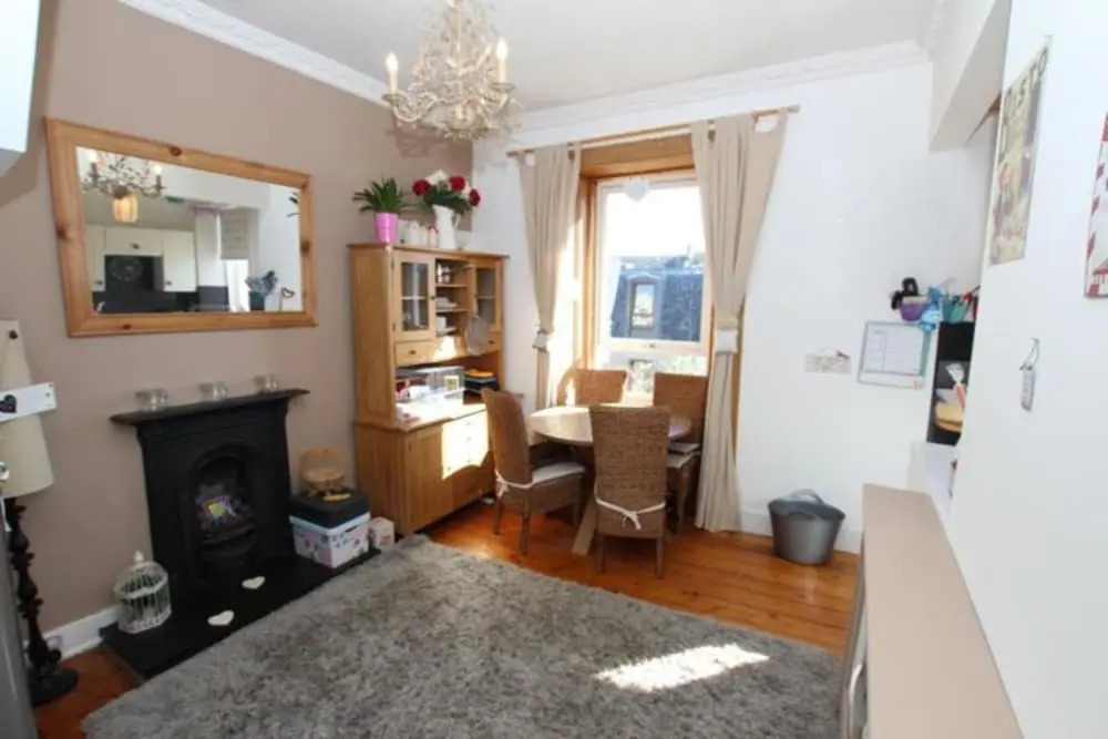 3 Bedroom Flat Near Leith