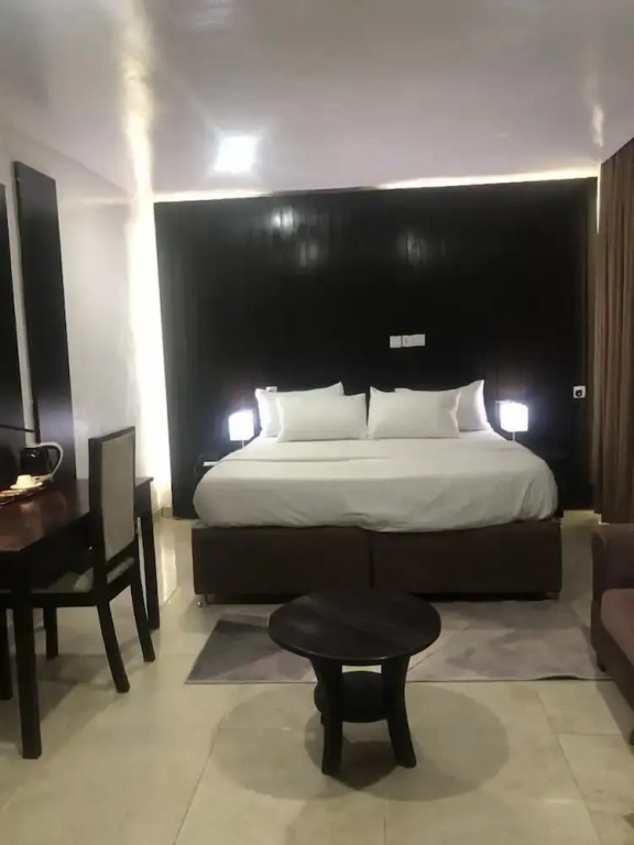 Royal Crest hotel and suite