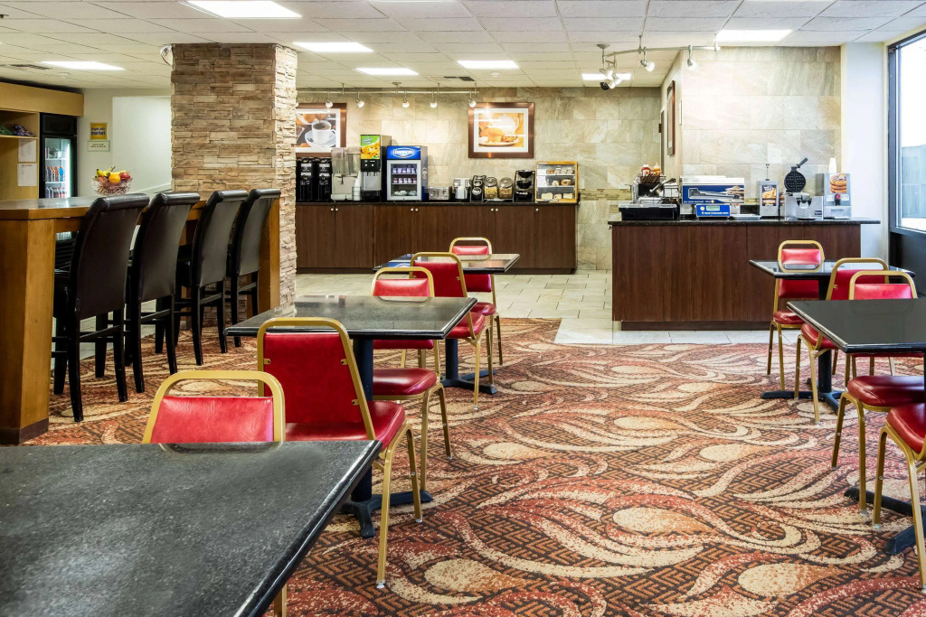 La Quinta Inn by Wyndham Davenport & Conference Center
