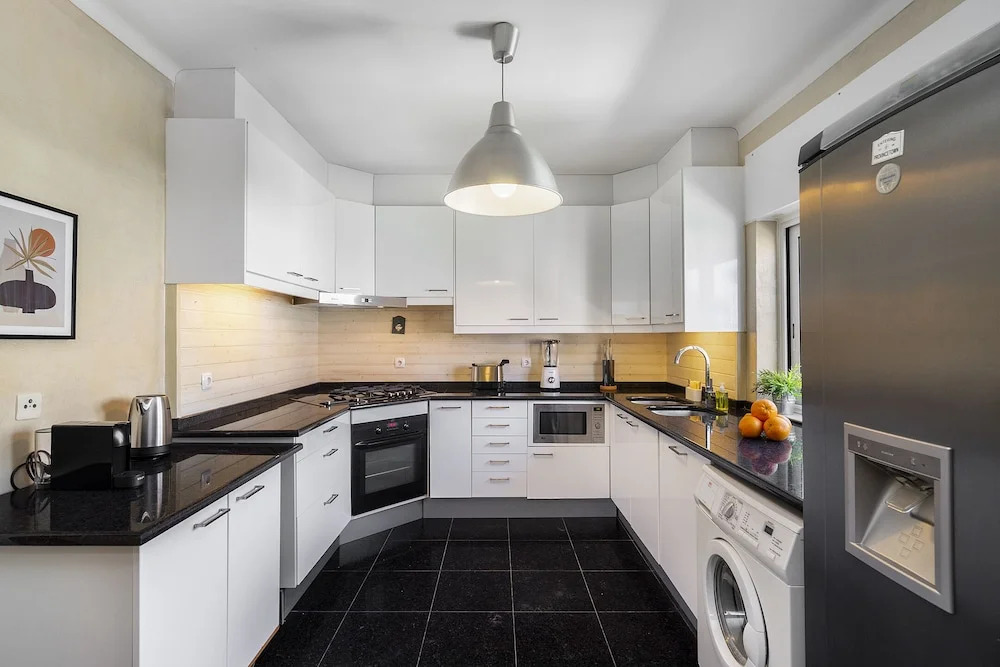 Stylish Sunny Penthouse Near Cascais Center & Greenspace